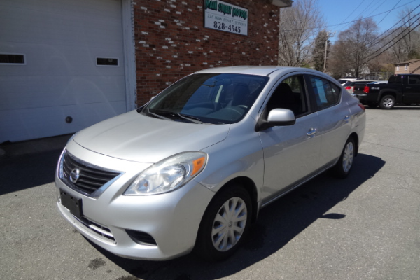 2013 Nissan Versa SV