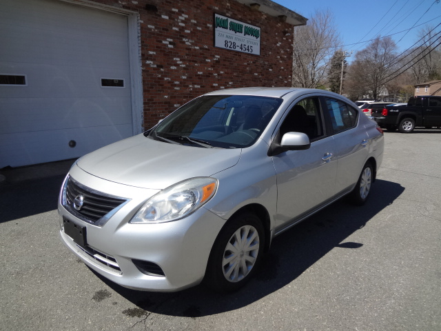 2013 Nissan Versa SV